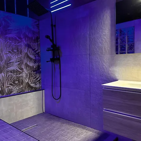 Townhouse Piraino Piscina Solarium ベッド・アンド・ブレックファスト