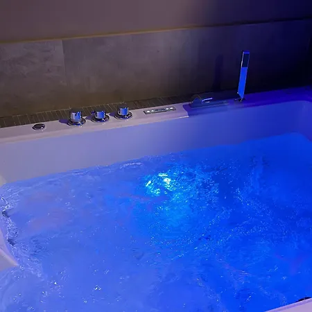 Townhouse Piraino Piscina Solarium ベッド・アンド・ブレックファスト