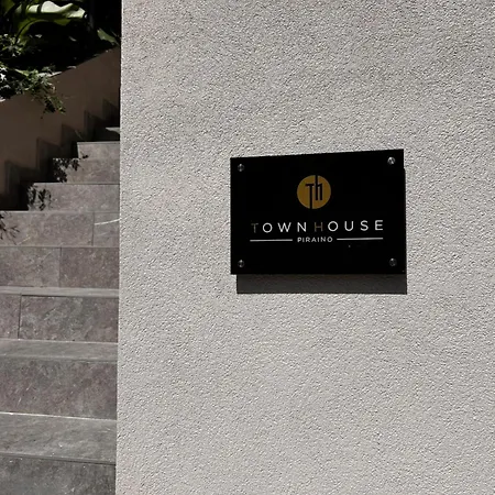 Townhouse Piraino Piscina Solarium ベッド・アンド・ブレックファスト