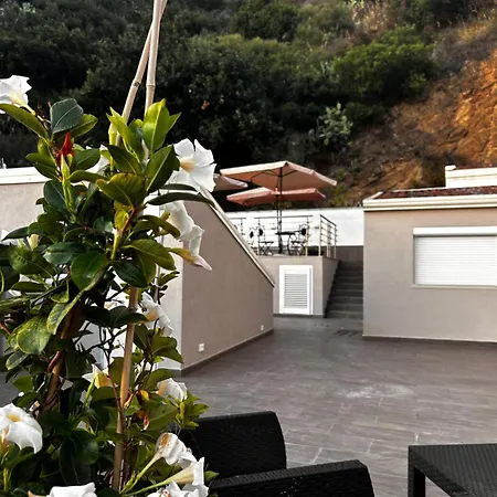 Townhouse Piraino Piscina Solarium ベッド・アンド・ブレックファスト ブローロ