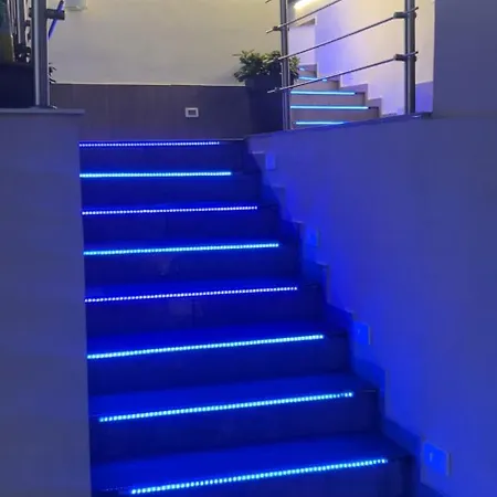 ベッド・アンド・ブレックファスト Townhouse Piraino Piscina Solarium ブローロ