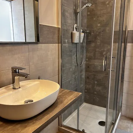 Townhouse Piraino Piscina Solarium ブローロ