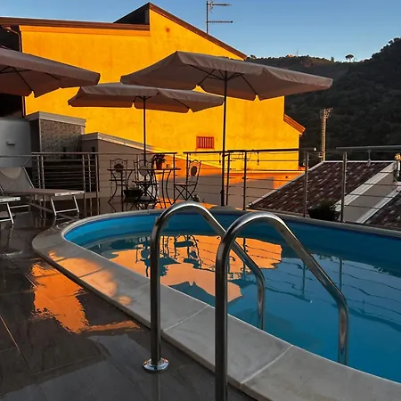 ベッド・アンド・ブレックファスト Townhouse Piraino Piscina Solarium 4*