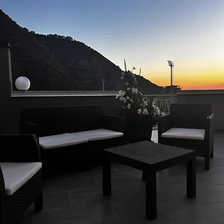 Townhouse Piraino Piscina Solarium ブローロ