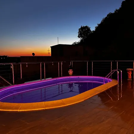 ベッド・アンド・ブレックファスト Townhouse Piraino Piscina Solarium ブローロ