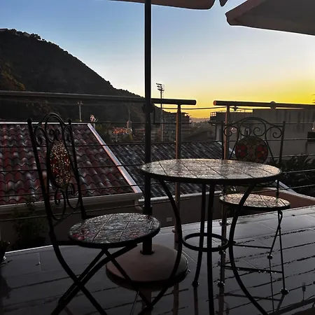 ベッド・アンド・ブレックファスト Townhouse Piraino Piscina Solarium ブローロ