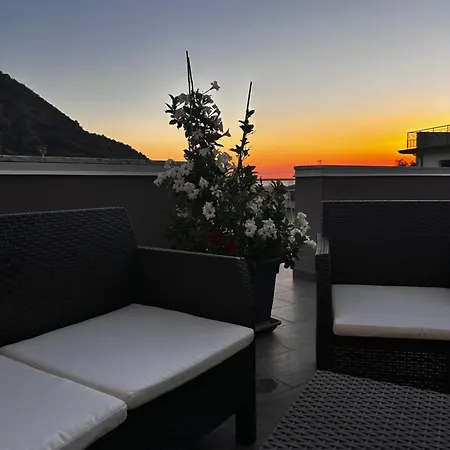ベッド・アンド・ブレックファスト Townhouse Piraino Piscina Solarium ブローロ