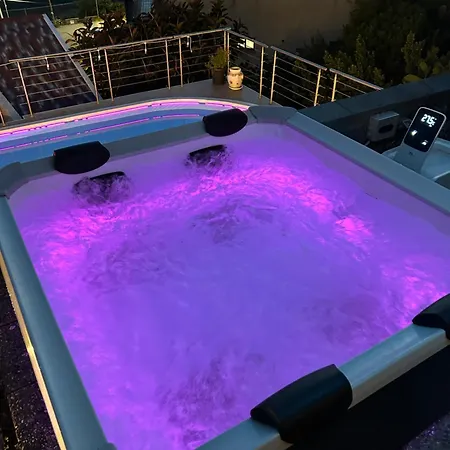 Townhouse Piraino Piscina Solarium ベッド・アンド・ブレックファスト 4*
