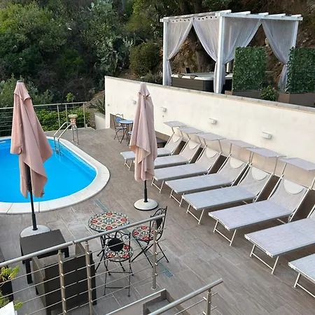 Townhouse Piraino Piscina Solarium ブローロ