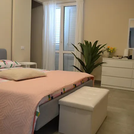 ベッド・アンド・ブレックファスト Townhouse Piraino Piscina Solarium